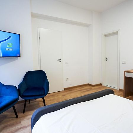 Minimalist Design Apartament In Magheru Бухарест Екстер'єр фото