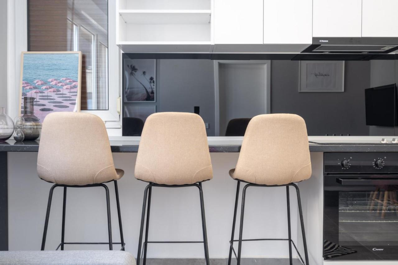 Minimalist Design Apartament In Magheru Бухарест Екстер'єр фото