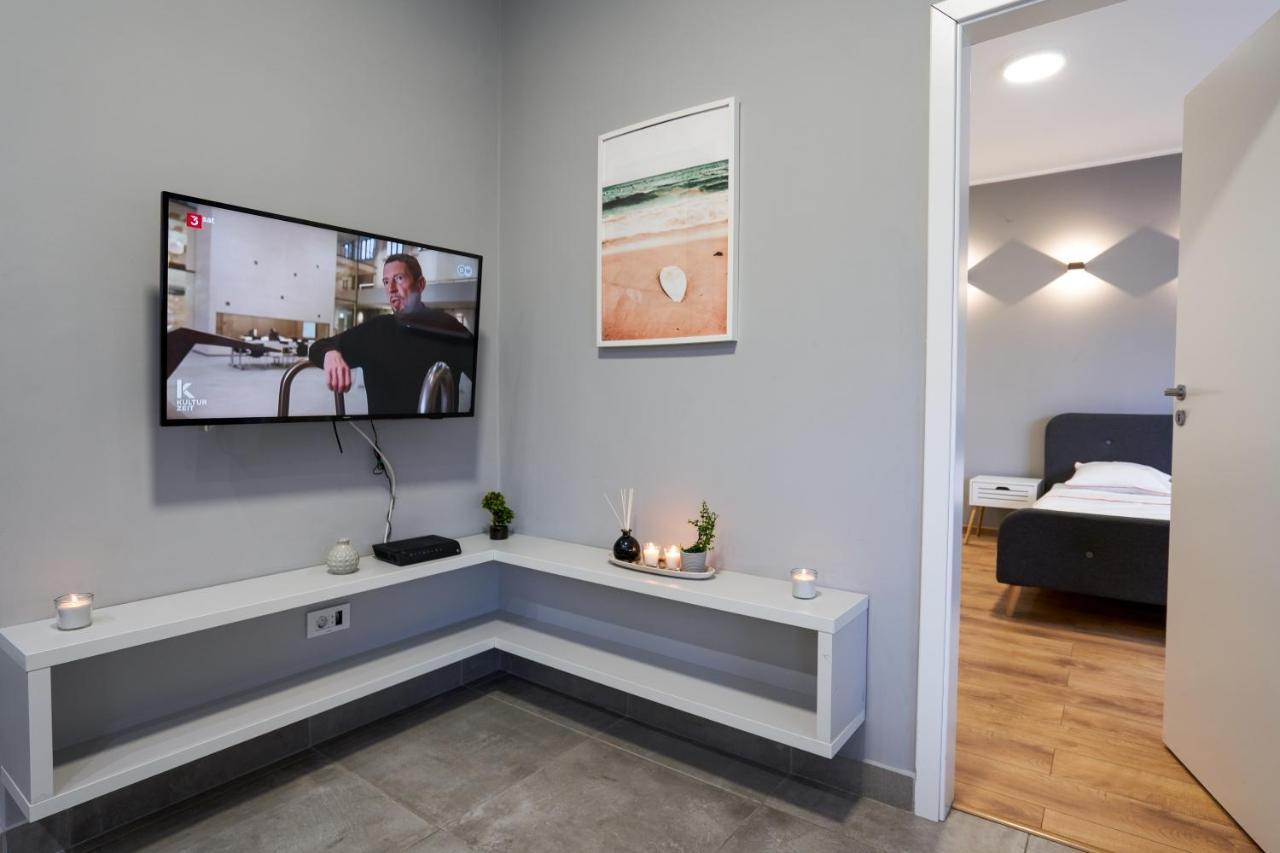 Minimalist Design Apartament In Magheru Бухарест Екстер'єр фото